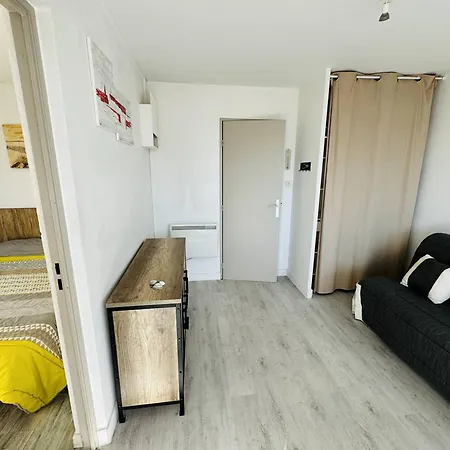 Bel Refait A Neuf, Au Calme Avec Parking Privatif A - Fr-1-723-131 Appartement *