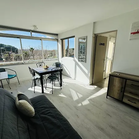 Bel Refait A Neuf, Au Calme Avec Parking Privatif A - Fr-1-723-131 Appartement *